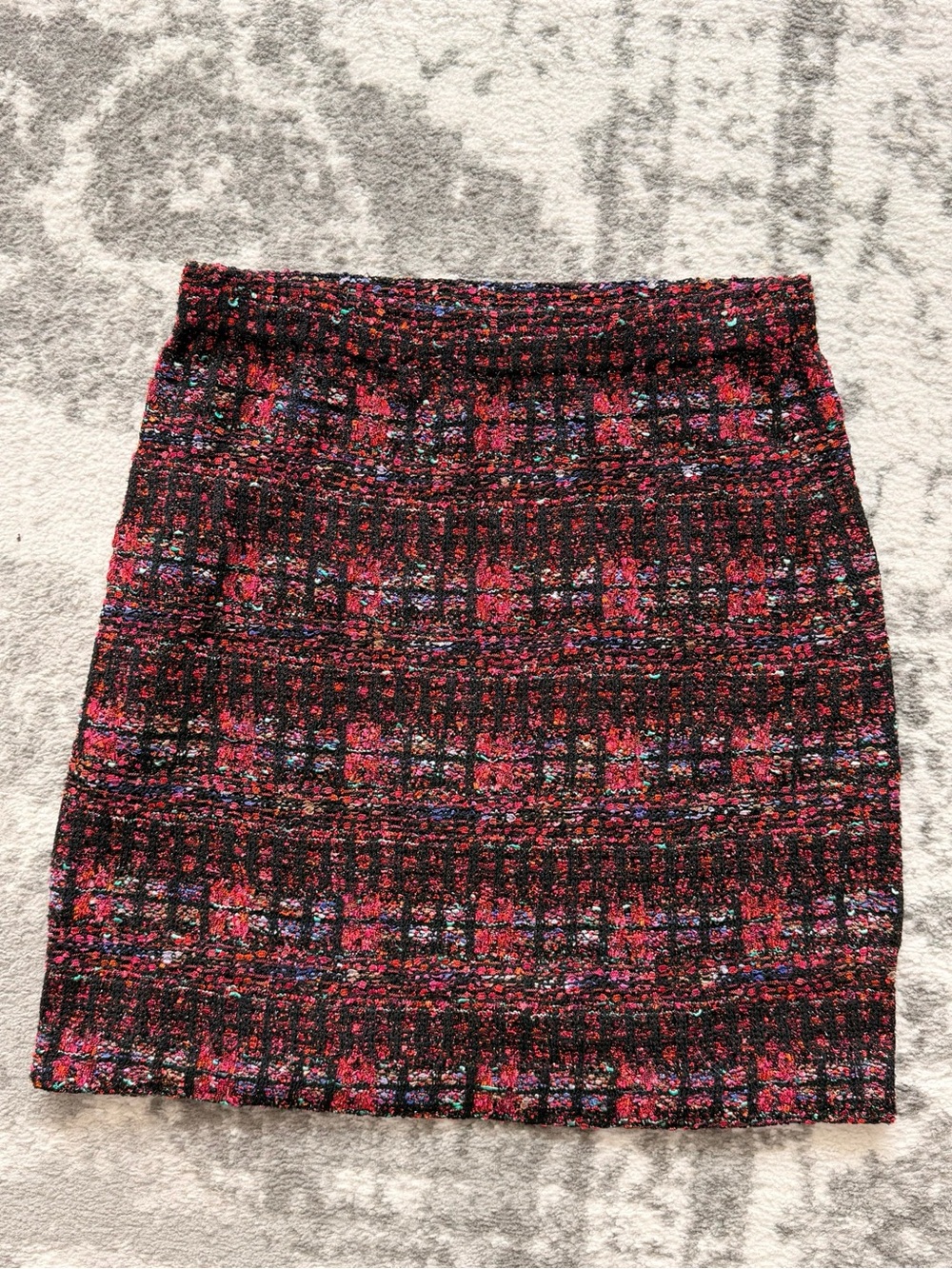 St. John Black and Pink Tweed Pencil Skirt